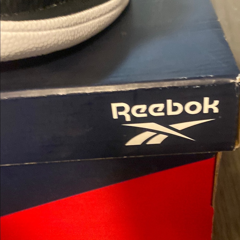 Reebok More Buckets Men's Black and White Athletic Shoes. NIB. Mens size 10.5 - Picture 9 of 10